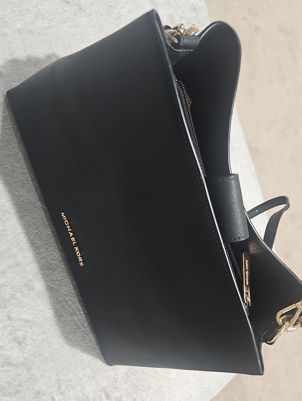Michael Kors Black Leather Shoulder Bag with Gold Chain Detail - Picture 1 of 10